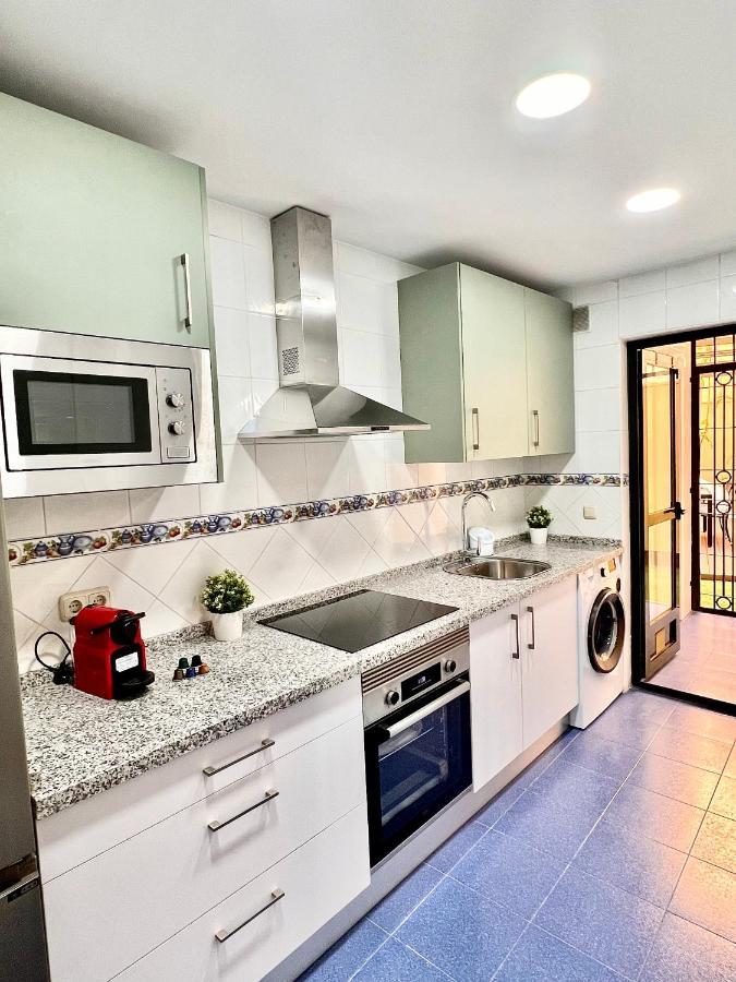 Puerto Deluxe Apartment Малага Екстериор снимка